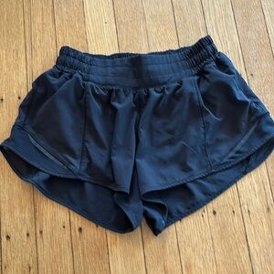 Lululemon hotty hot short 2.5 size 4